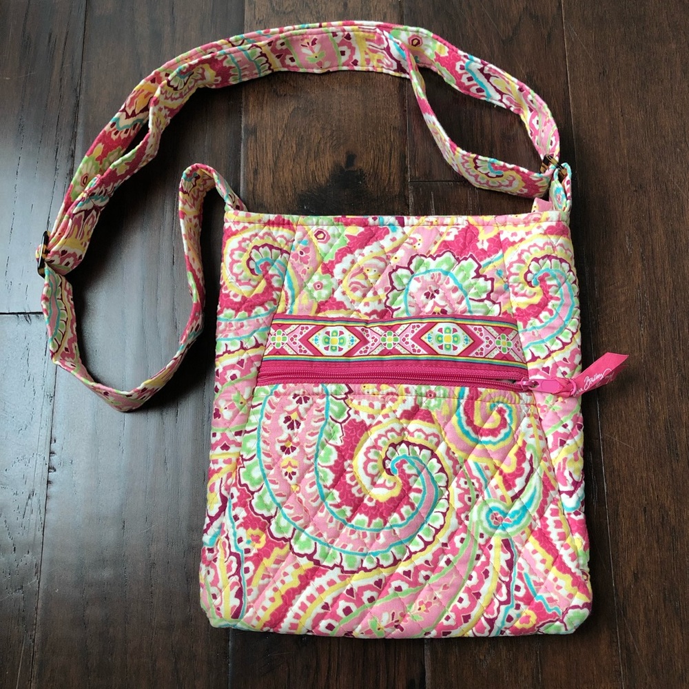 24.Vera Bradley Crossbody Bag